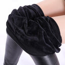 Calça Legging de Couro Fosca Peluciada Zaara
